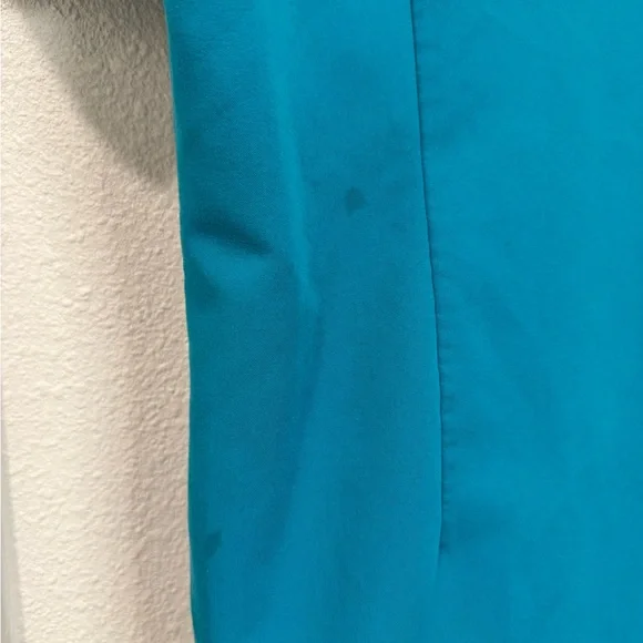 FIGS Teal Scrub Set — Catarina Top + Zamora Joggers (Small Stains) - Picture 9 of 9